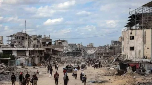 68f324ef1e635-penduduk-palestina-berjalan-melintasi-bangunan-bangunan-yang-hancur-saat-kembali-ke-gaza_488_274