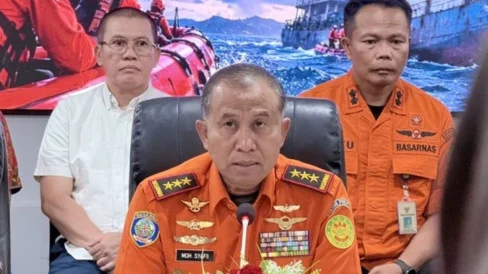 6ac17c085c3c4-kepala-basarnas-mohammad-syafii-saat-konferensi-pers-operasi-sar-hari-ke-21-kecelakaan-kapal-virgo-sabtu-3102026_488_274