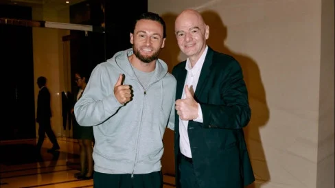 6ac2767f5c0a2-pemain-persib-marc-klok-bertemu-dengan-gianni-infantino_488_274