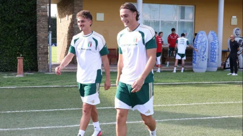 6ac4f85ee3c38-striker-timnas-italia-sebastiano-esposito-kiri_488_274