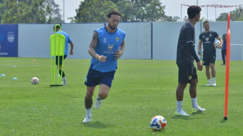 6ac65ebac0dd7-pemain-persib-marc-klok_488_274