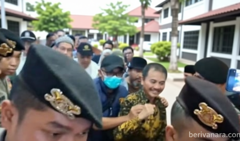 Roy Suryo dan Dokter Tifa Keluar dari RS Polri Langsung Dibawa ke Polda Metro Jaya – Roy Suryo: Allahu Akbar!