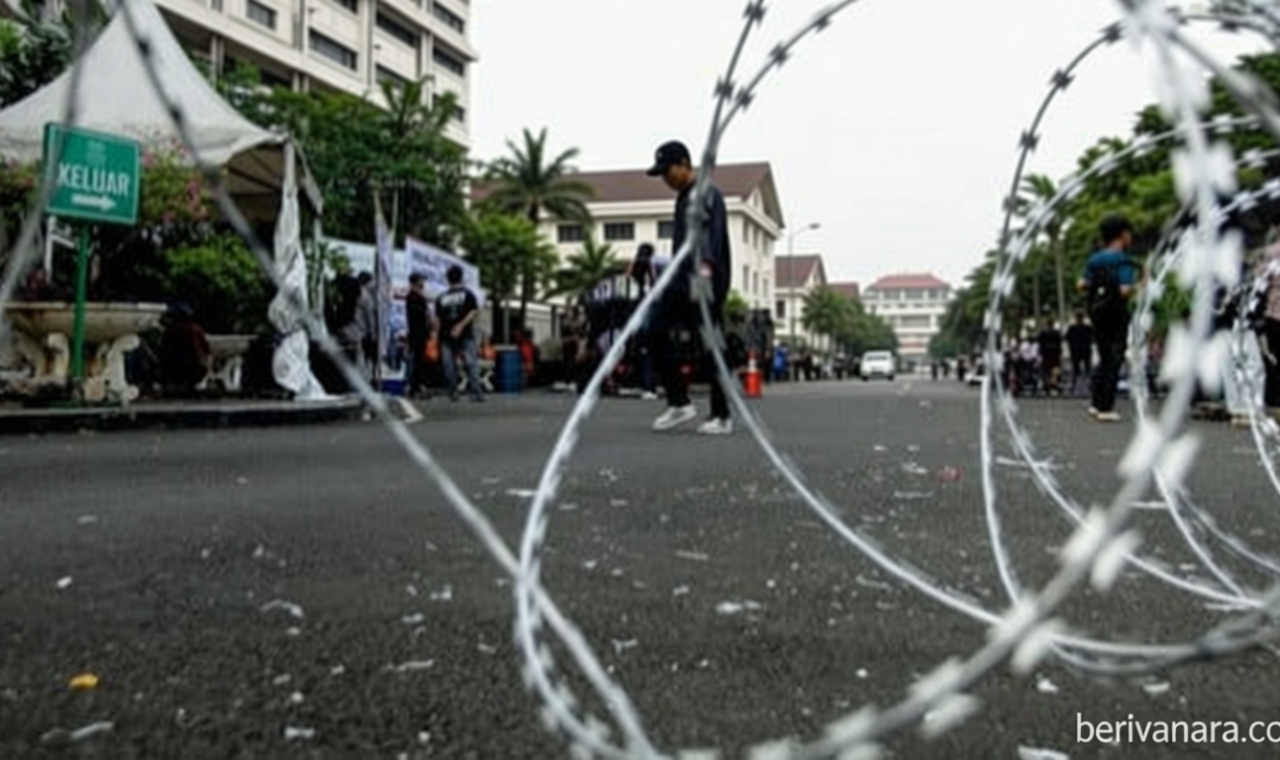 Key Strategy: Lensa Berbicara: Kondisi Hotel Sultan Jelang Dieksekusi, Penuh Banner Penolakan hingga Terpasang Kawat Berduri