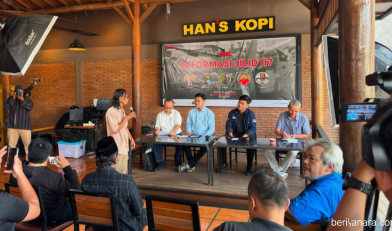 Meeting Results: Mahasiswa, Aktivis hingga Budayawan di Semarang Adu Gagasan ‘Kondisi Demokrasi’ di Tengah Seruan Reformasi Jilid II