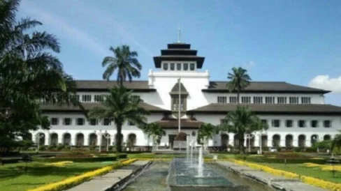 Topics Covered: DPRD Jawa Barat Setujui Ranperda Pertanggungjawaban Pelaksanaan APBD Tahun 2025 Menjadi Perda