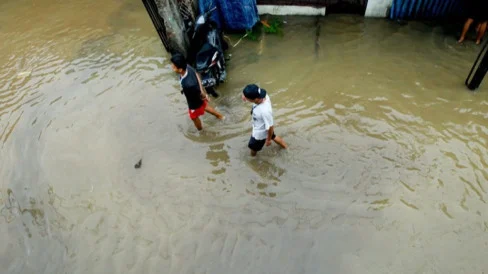 Hujan Deras Mengguyur Semalaman – 450 Warga Agam Mengungsi Akibat Banjir