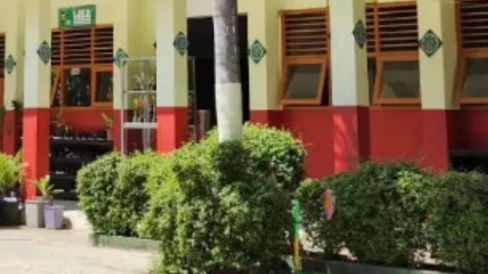 New Policy: Momen Penting, BKKBN Ajak Para Ayah Antar Anak di Hari Pertama Sekolah