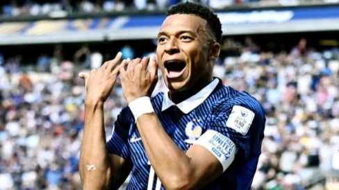 Kylian Mbappe Siap Tikung Lionel Messi di Menit-menit Akhir