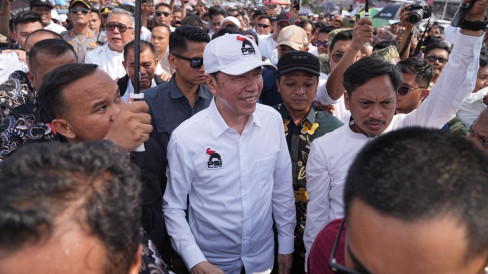 Historic Moment: Tuai Berbagai Komentar Menohok Usai Injak Kepala Kerbau, Jokowi: Itu Ritual Adat!