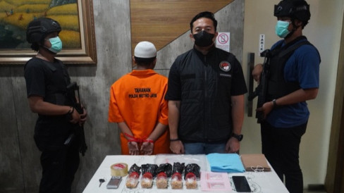 Peredaran Sabu di Bekasi Modus Kemasan Pakan Burung Berhasil Digagalkan – Pelaku Ditangkap