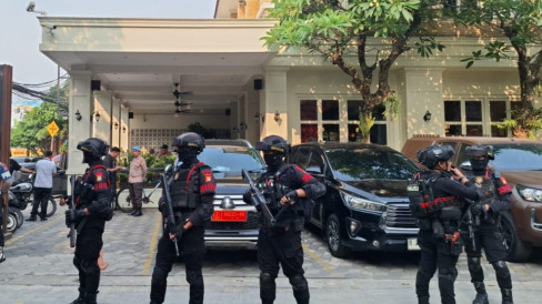 Kortastipidkor Polri dan Polda Metro Jaya Geledah Restoran di Cipete – Brimob Bersenjata Lengkap Dikerahkan