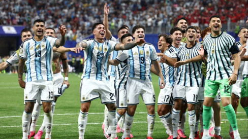 Key Strategy: Terungkap Alasan FIFA Izinkan Argentina Kenakan Ban Lengan Hitam, tetapi Menolak Permintaan Serupa dari Prancis