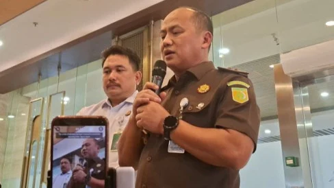 Facing Challenges: Kejagung Tepis Isu Eks Jampidsus Febrie Adriansyah Pergi Umrah Usai Jadi Tersangka