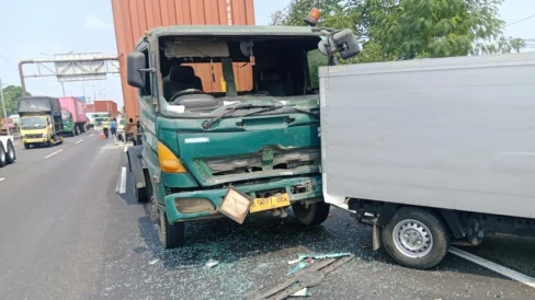 Tabrakan Truk Beruntun di Tol JORR Diduga Akibat Micro Sleep – Sopir Tewas dan Dua Orang Alami Luka