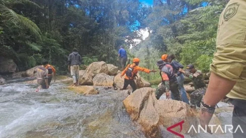 Presenter TVRI Hanyut di Air Terjun Memti Papua Barat – Sudah Dua Hari Belum Ditemukan