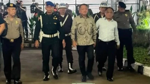 DPR Sebut Harusnya Febrie Diborgol dan Dipakaikan Rompi Tahanan oleh Kejagung