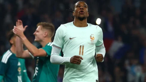 Michael Olise Tetap di Bayern Muenchen