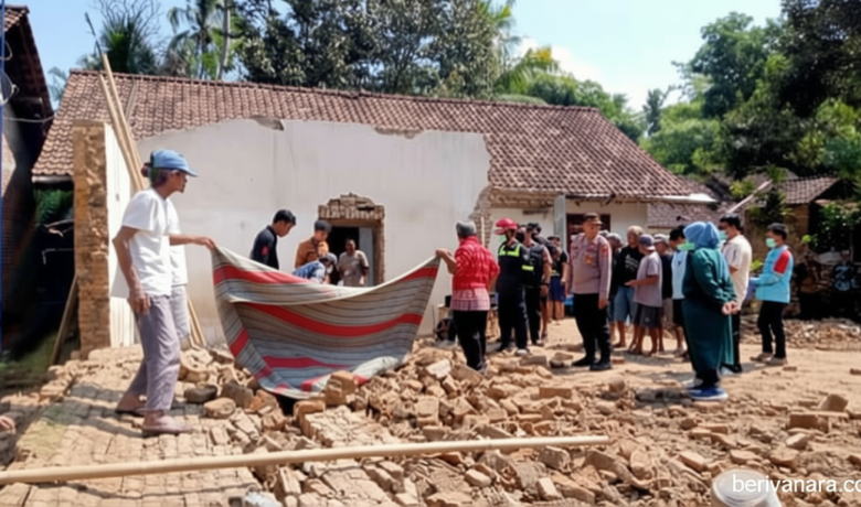 Historic Moment: Dinding Rumah Setinggi 3 Meter di Sleman Roboh Timpa Dua Pekerja, Satu Tewas dan Satu Dirawat di RS