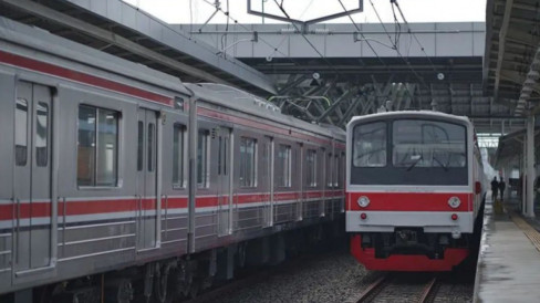 Imbas Kerumunan di Jalur Kereta, KRL Tanah Abang-Rangkasbitung Sempat Terhenti, KAI Beri Penjelasan