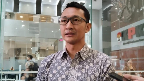 KPK Sebut Amplop Raja Juli dari Bupati Kuansing Dikembalikan Tak Utuh, Penyidik Telusuri Selisihnya