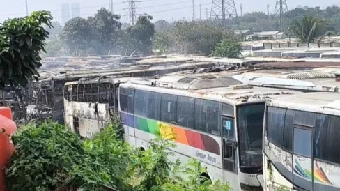Kebakaran Hebat Melanda PO Sinar Jaya di Cikarang, 50 Bus Terparkir Berdempetan Ludes Terbakar