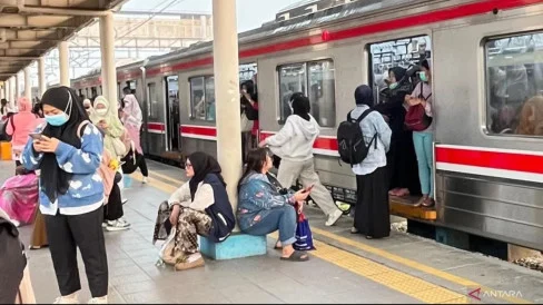 Update 2 Insiden Tertemper yang Bikin KRL Commuter Line Cawang dan Rawabuaya Terganggu: Proses Evakuasi telah Selesai