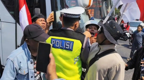 Bus Rombongan AMPB Dihadang Polisi di Kalianyar Pati, Massa Demo Jakarta Alihkan Titik Kumpul