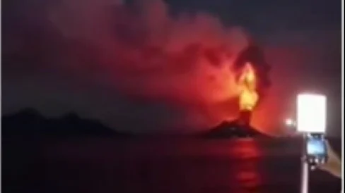 6a486066c5e47-aktivitas-gunung-anak-krakatau_488_274