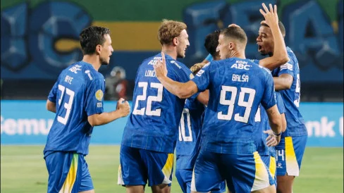 6a9db96a85083-persib-bandung-alihkan-fokus-untuk-hadapi-persija_488_274