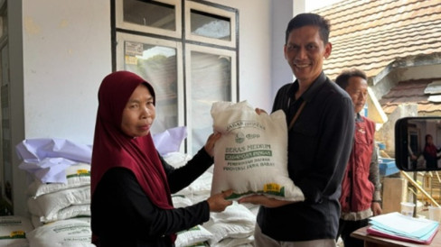 6a9f8ab127cd1-pemprov-jabar-salurkan-1500-kilogram-beras-pastikan-bantuan-pangan-tepat-sasaran_488_274