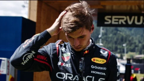 6aa018e21d6a3-pembalap-red-bull-max-verstappen_488_274