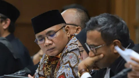 6aa04cbbbf663-terdakwa-mantan-menteri-agama-yaqut-cholil-qoumas-di-pengadilan-tipikor-jakarta-selasa-392026_488_274