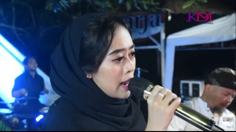 6aa66b179ff74-mendiang-kanaya-whu_488_274