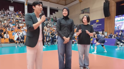 6aa7f4e0756dc-megawati-hangestri-dihadapan-penggemar-hillstate_488_274
