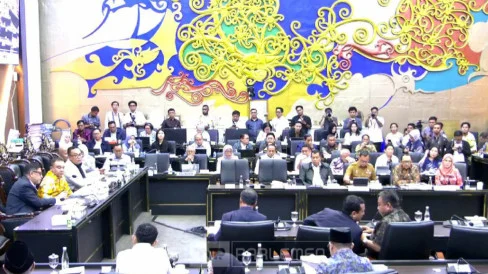 6ab0e36ccd937-baleg-dpr-ri-menggelar-rapat-dengan-pemerintah-terkait-pengambilan-keputusan-ruu-tentang-pengaturan-reforma-agraria_488_274