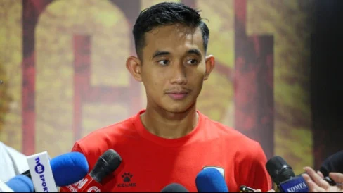 6abdbae32a5a5-bek-tengah-timnas-indonesia-rizky-ridho_488_274